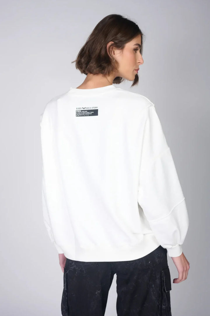 White long sleeve sweatshirt | Runway Secrets