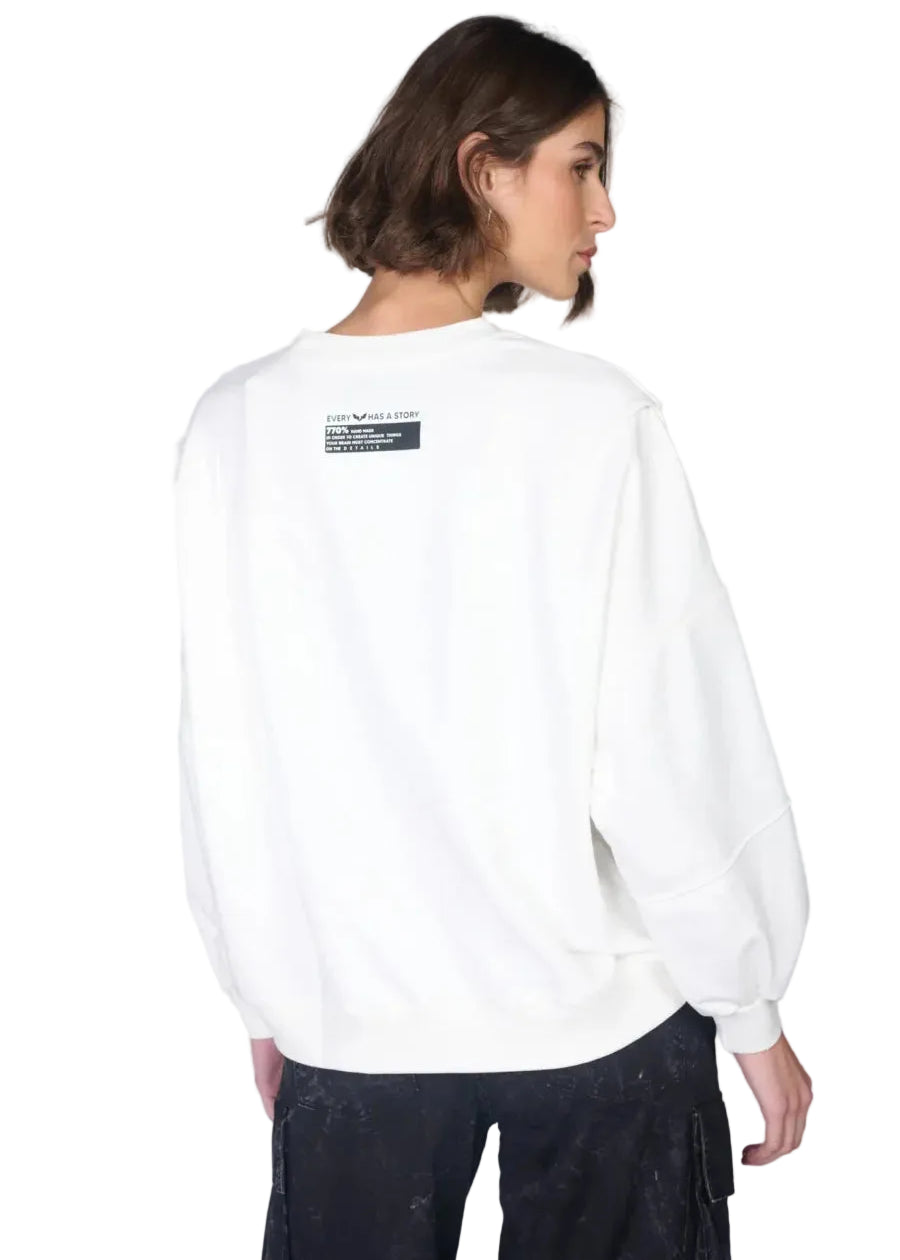 White long sleeve sweatshirt | Runway Secrets