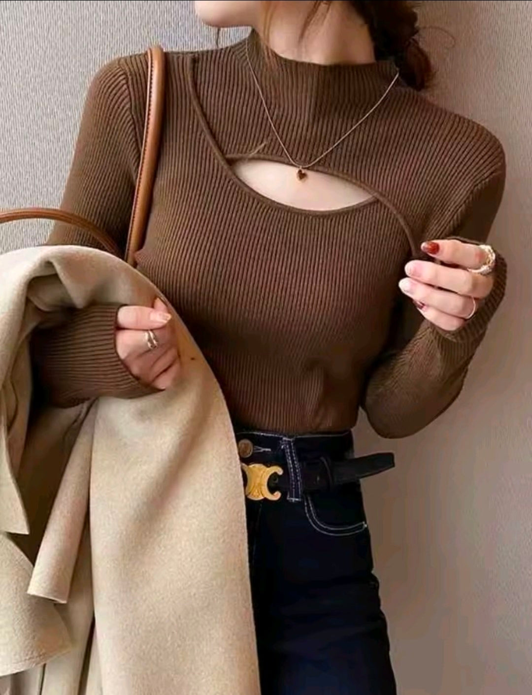 RIBBED TURTLE NECK KNIT