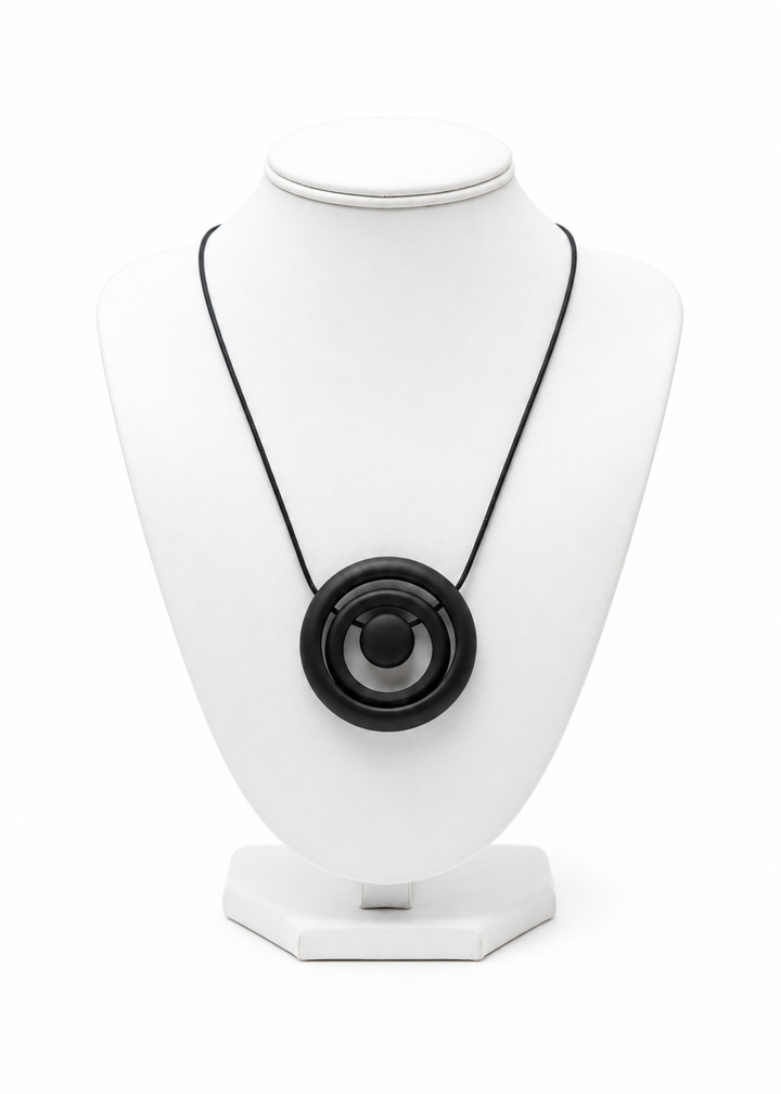Black resin necklace | GEENA BY BEL-EVE